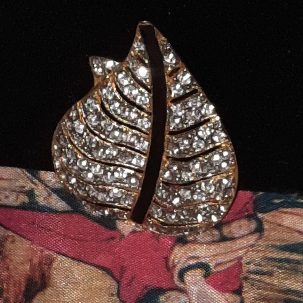 goldtone vintage pave rhinestone enamel leaf brooch pin lapel scarf accessory